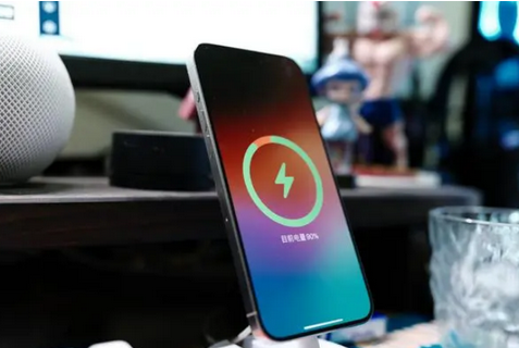 察哈尔右翼中苹果15换屏服务分享用什么充电器给iPhone15充电更好 