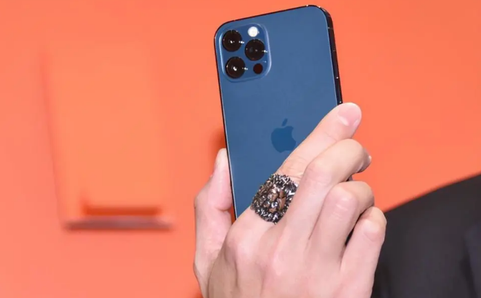 察哈尔右翼中苹果手机维修分享iPhone12系列重启方法教程 